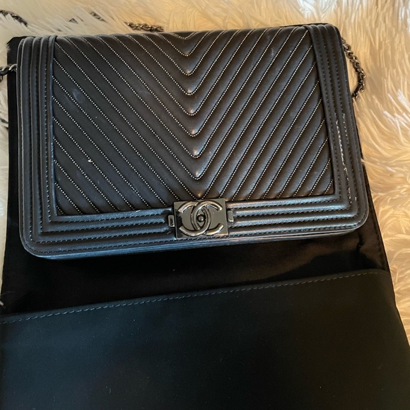 Chanel bodycross. Great for going out. Black with silver sparkle. - Picture 1 of 6